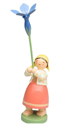 Mädchen mit Frühlingsenzian