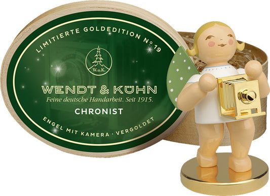 Limitierte Goldediton No. 19 Chronist, Engel mit Kamera auf Metallsockel · vergoldet, in Spanschachtel
