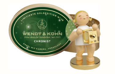 Limitierte Goldedition 2026, Chronist, Engel  mit Kamera auf Metallsockel Vergoldet, in Spanschachtel