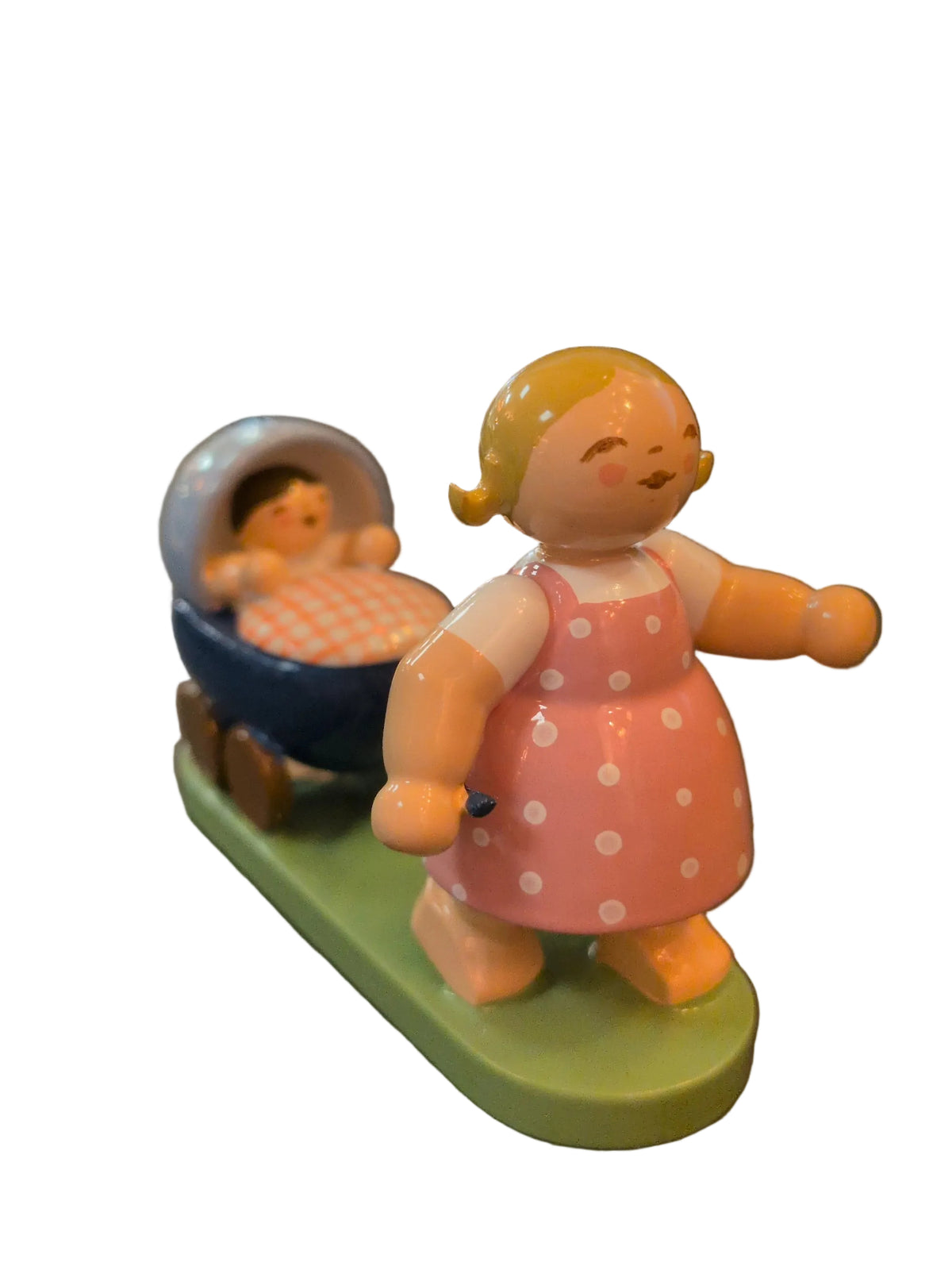Mädchen mit Puppenwagen